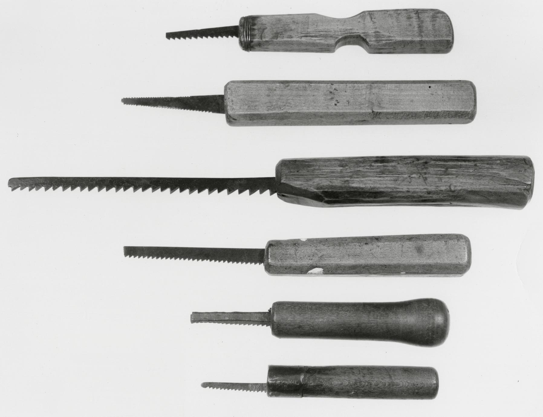 Black and white photo of various keyhole saws.