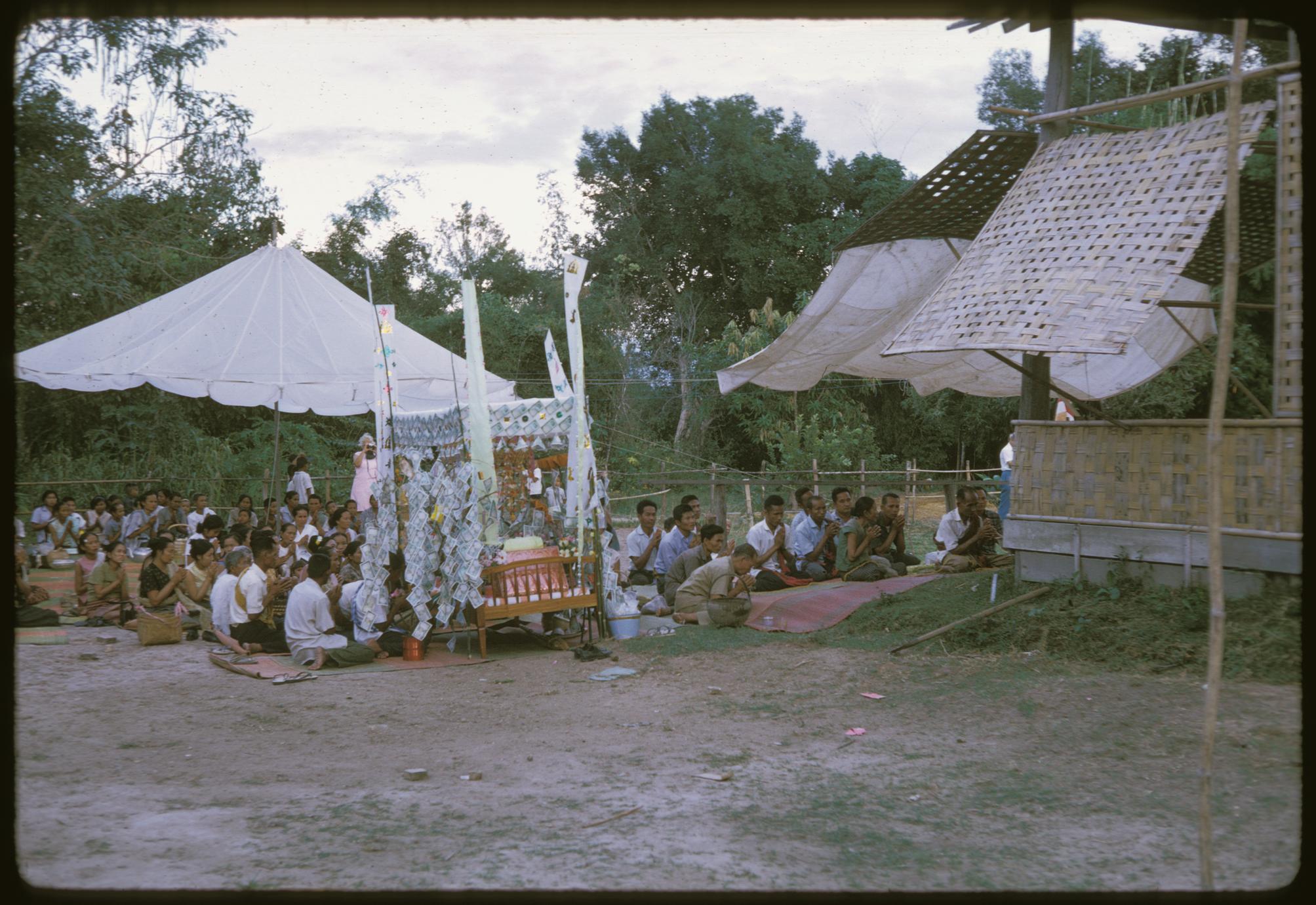 Ban Pha Khao : village temple celebration