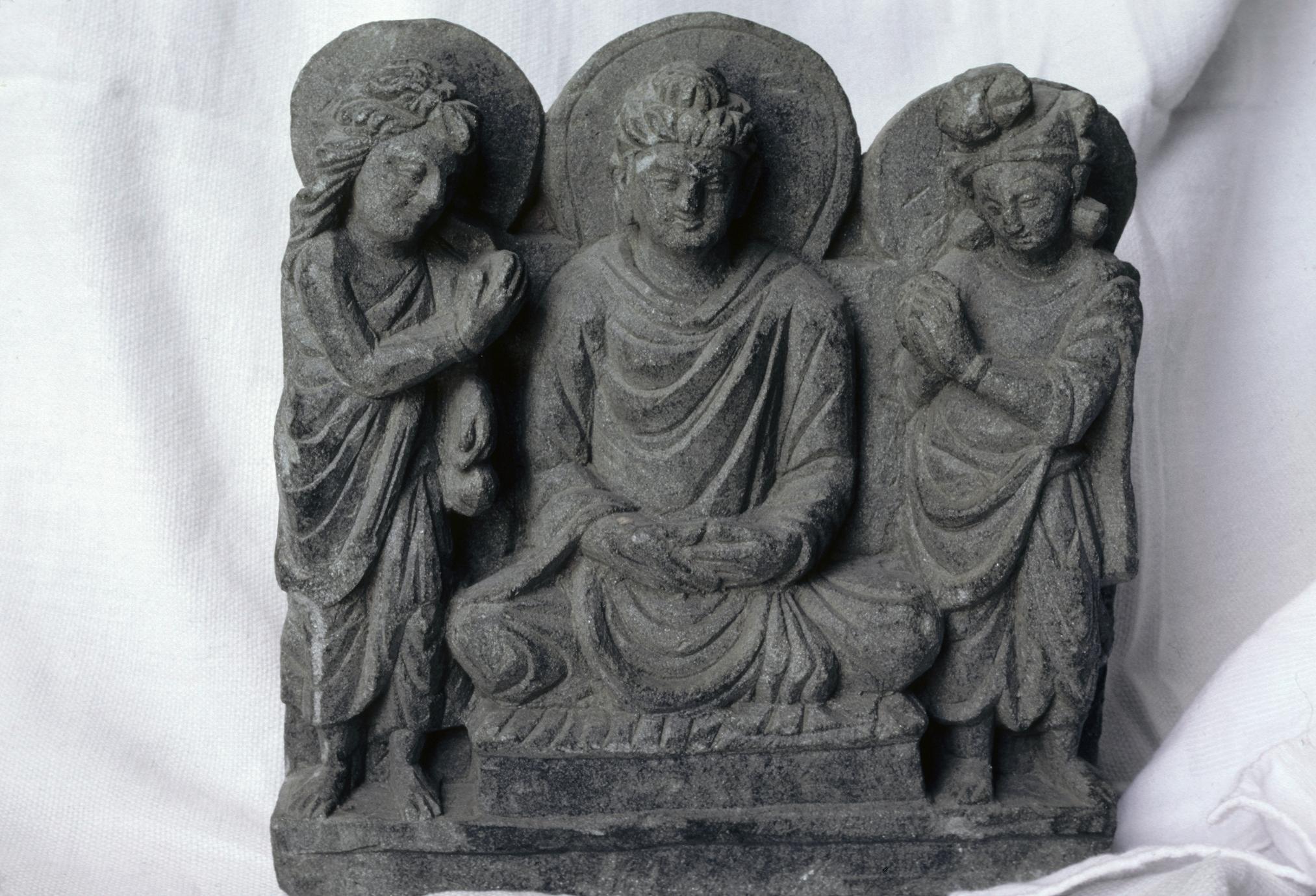 NG422, Bracket with Buddha, Brahma and Śakra/Indra (1 of 3)