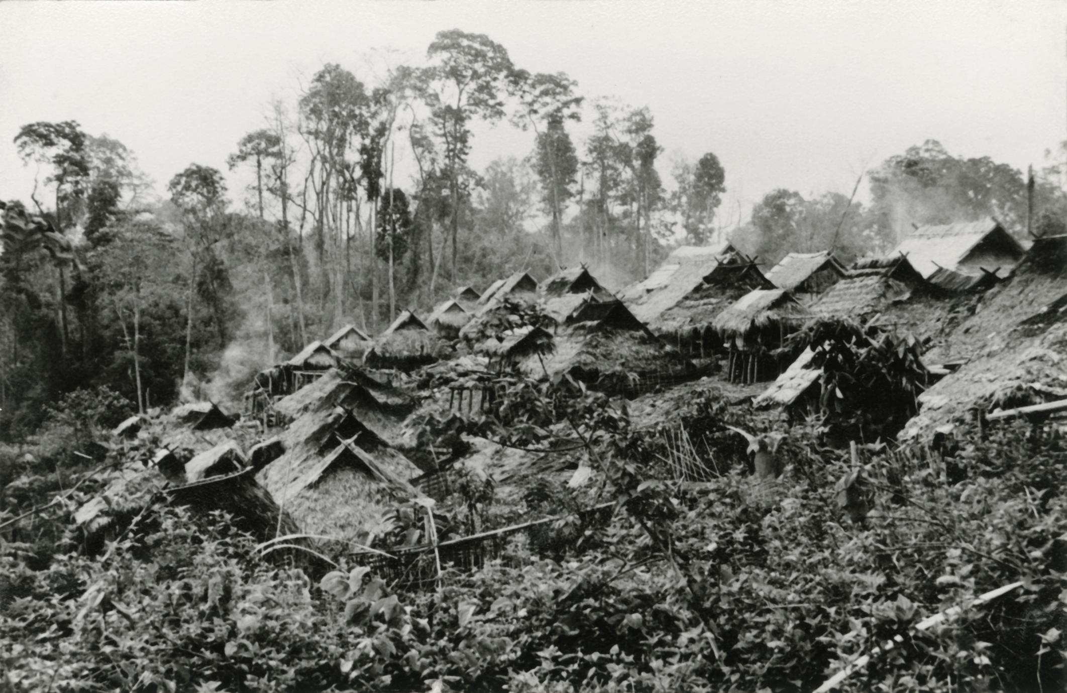 ‎The Akha village of Phate in Houa Khong Province - UWDC - UW-Madison ...