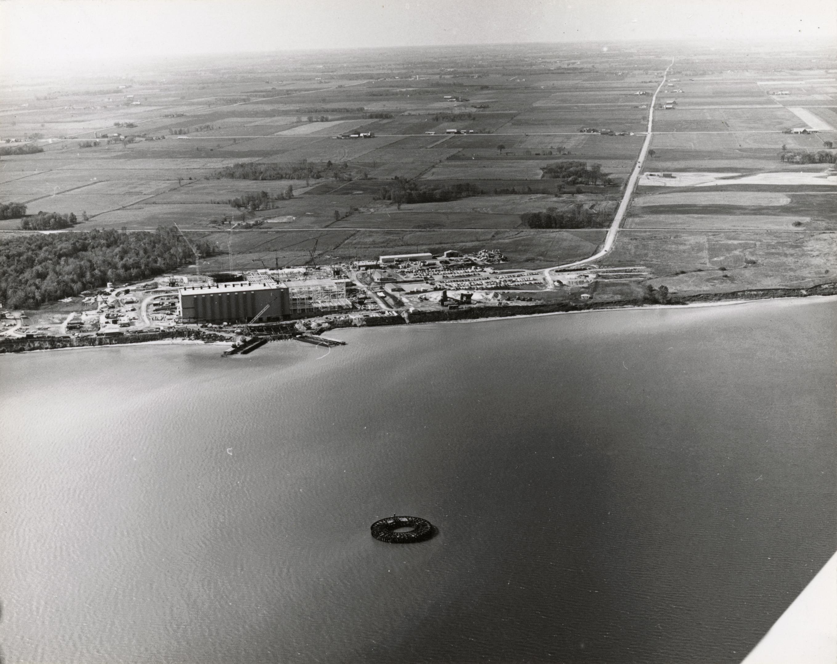 Two Rivers lighthouse - UWDC - UW-Madison Libraries