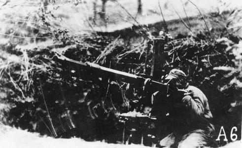 A soldier of the 19th Route Army operating an anti-aircraft gun.
