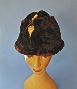 Shirred beaver hat