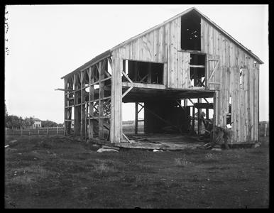 Paddock's Lake farm - old barn