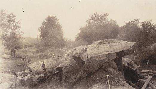 Disintegrated granite in pit