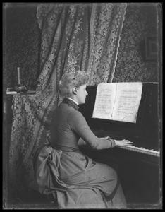 Miss Hattie Hodgden at piano - September