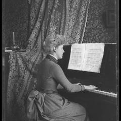 Miss Hattie Hodgden at piano - September