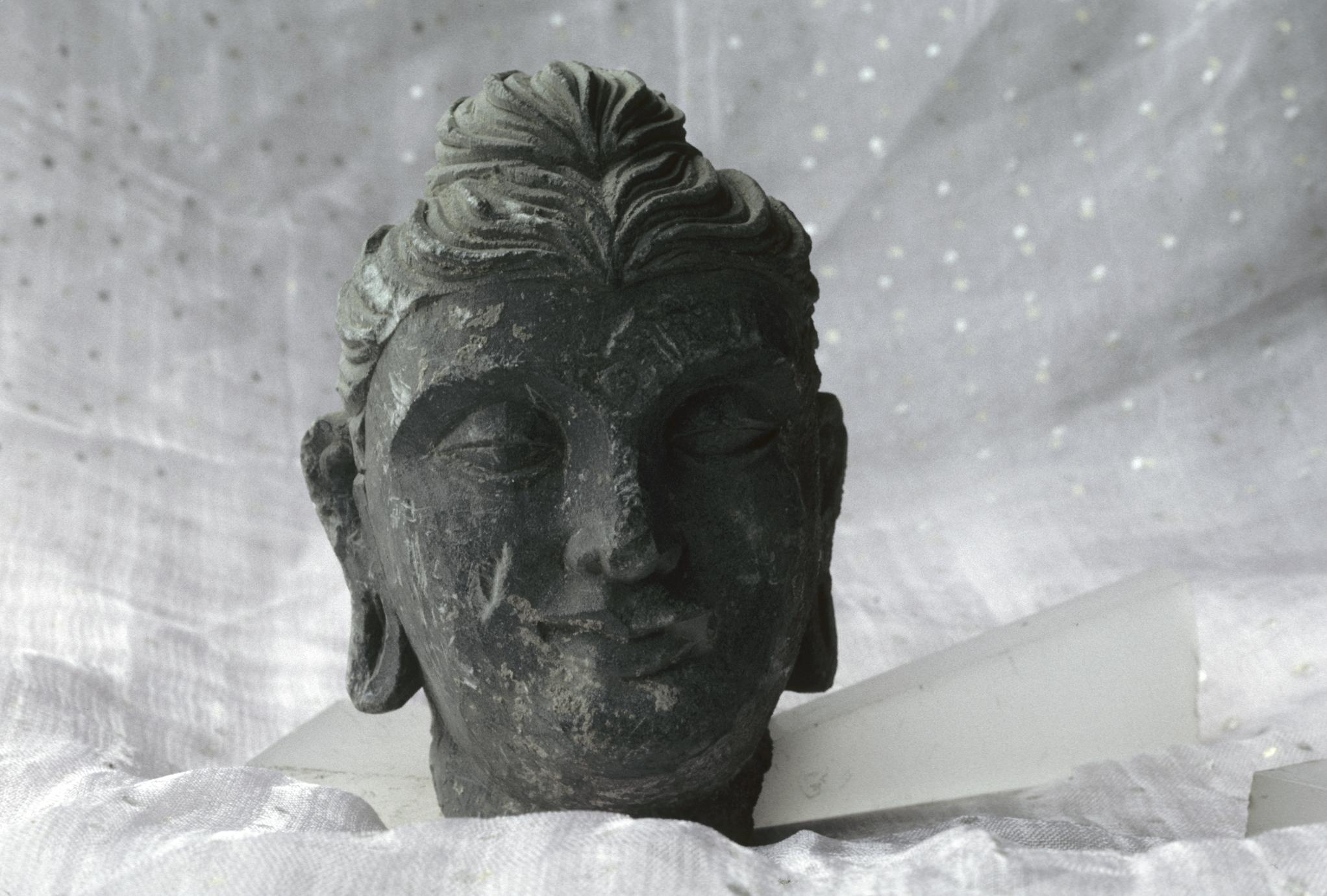 NG322, Head of the Buddha (1 of 4)