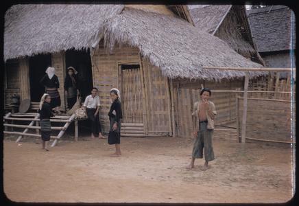 Kammu (Khmu') girls in Nam Bak