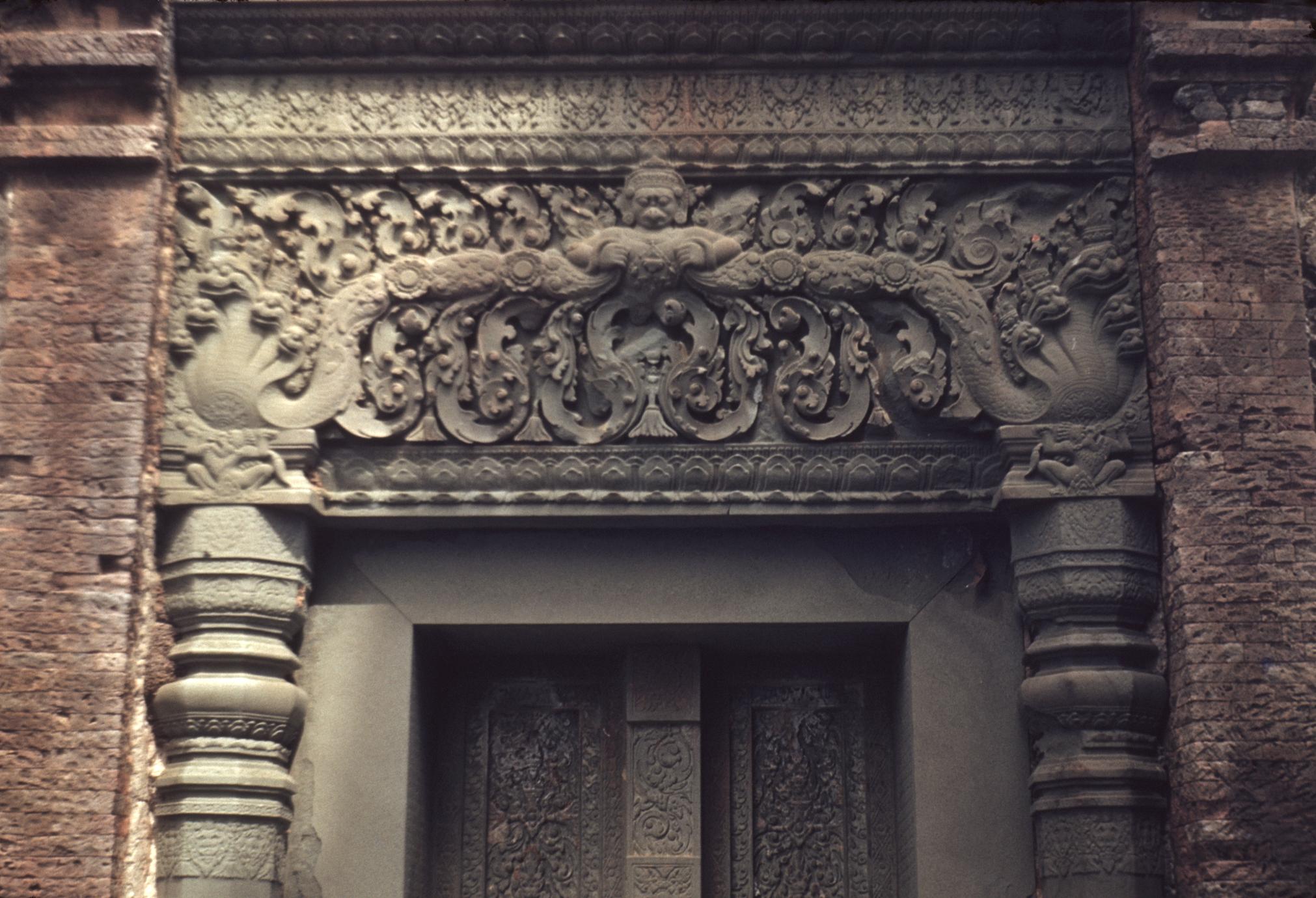 Prah Ko : close-up of lintel and false door