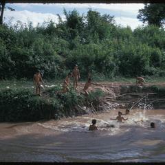 Tai Dam village : children swimming in stream