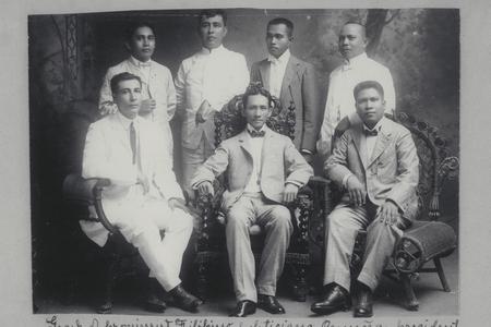 Group portrait of prominent Filipino politicians with Sergio Osmena, President of the Senate at the center