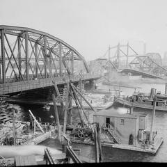 The crew of the Medina work on rebuilding the Duluth-Superior railway bridge