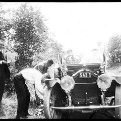 Picnic party changing tire, Wight, Moss, La Morte