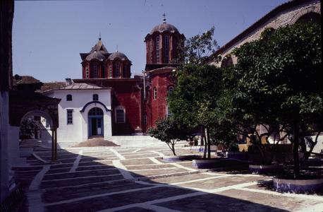 Courtyard and catholicon of Pantocrator Monastery