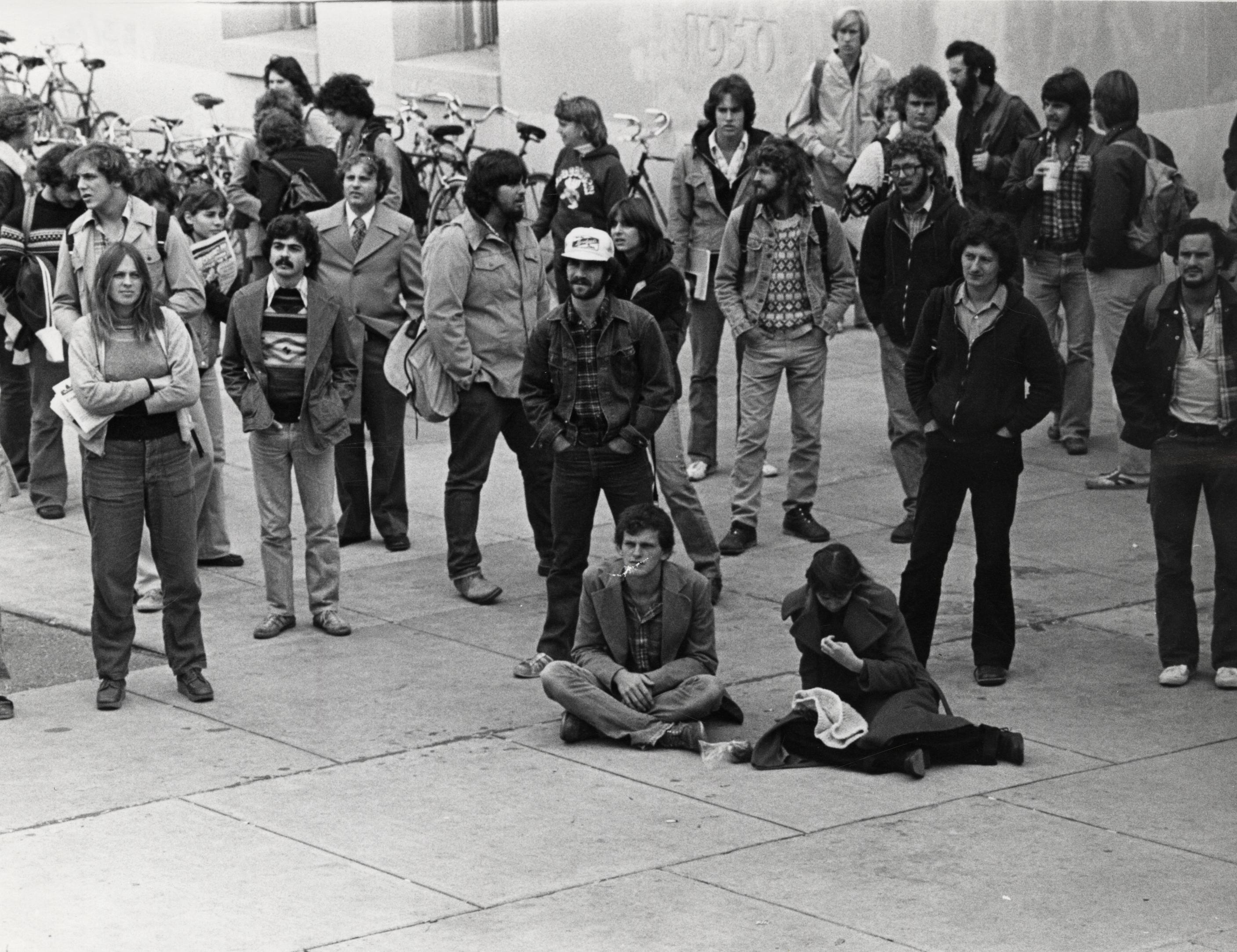 ‎Listening On Library Mall - UWDC - UW-Madison Libraries