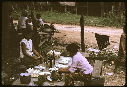 Tha Deua bend : afternoon village market