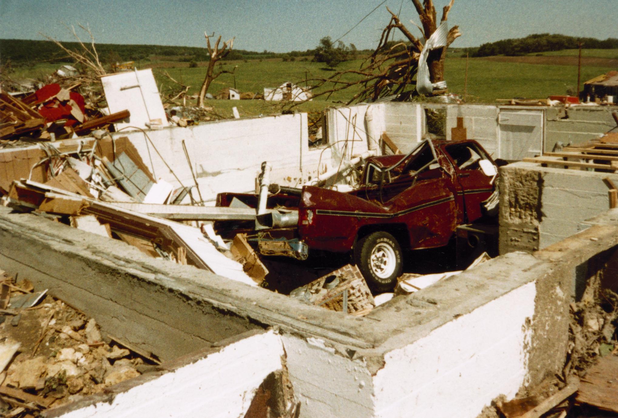 ‎Barneveld tornado aftermath, 1984 UWDC UWMadison Libraries