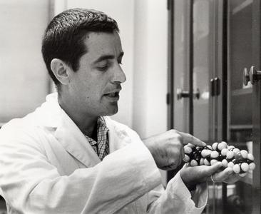 Hector DeLuca, biochemistry