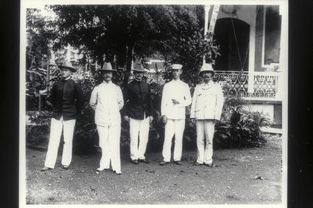 General Arthur MacArthur with staff, 1900