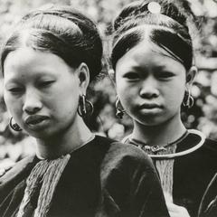 Two Lanten women with traditional hairstyle in Houa Khong Province