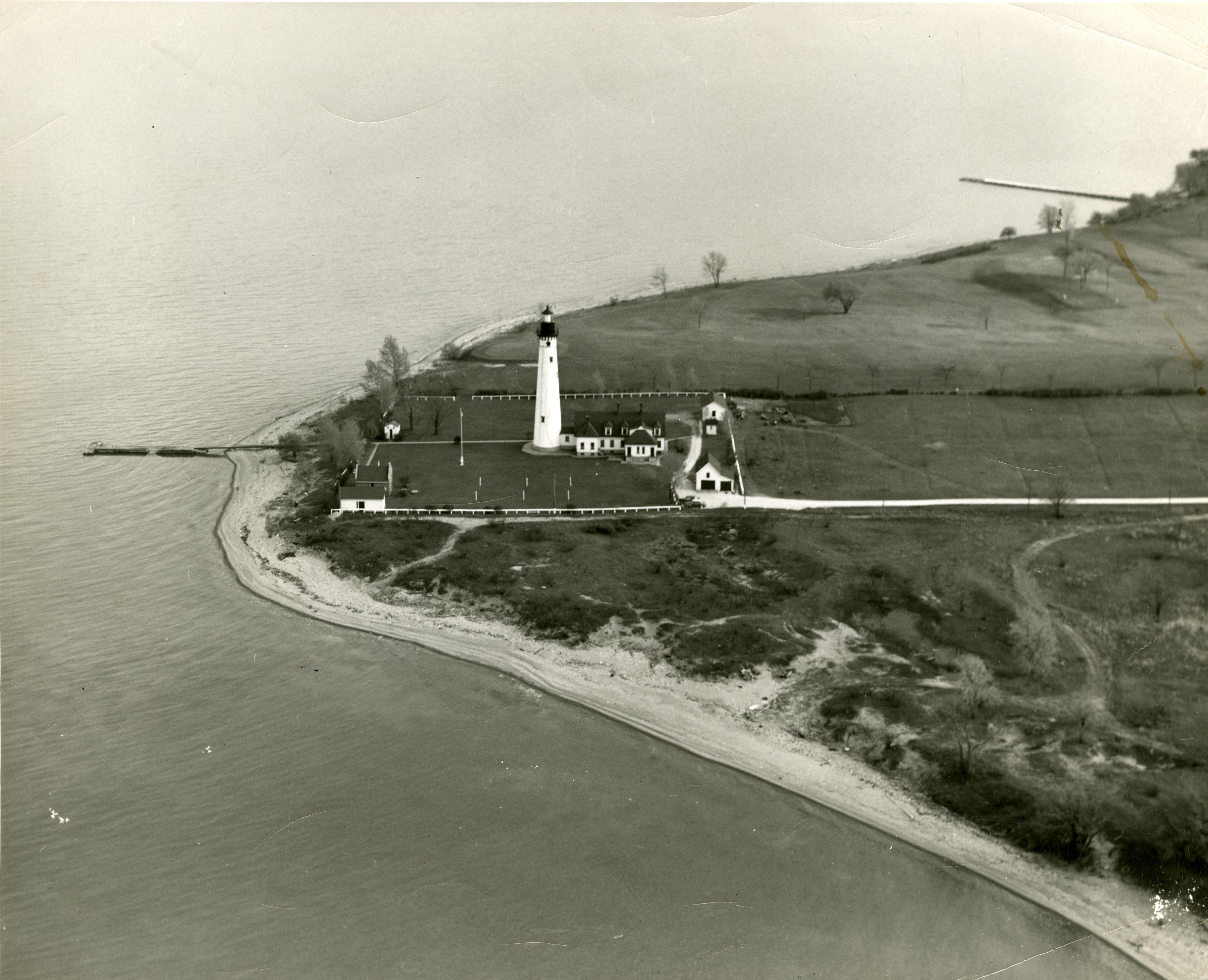 Two Rivers lighthouse - UWDC - UW-Madison Libraries