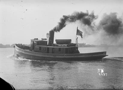 America (tug) in Duluth-Superior Harbor