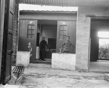 [A reception room of the Chief Magistrate's compound in Yeungkong 陽江.]