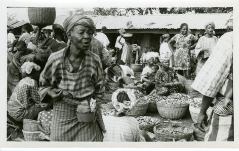 Kola selling at Oshu market