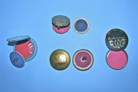 Miniature rouge compacts