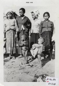 Ethnic Khmu' women and children