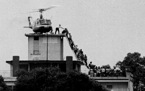 Americans evacuate Saigon