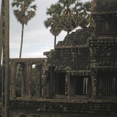 Angkor Wat : architecture to left