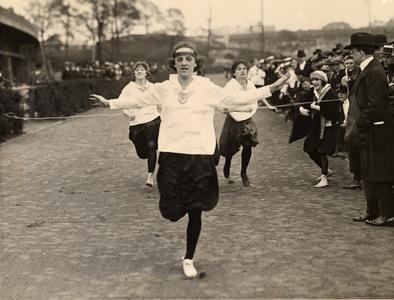 Eleanor Smith finishing race