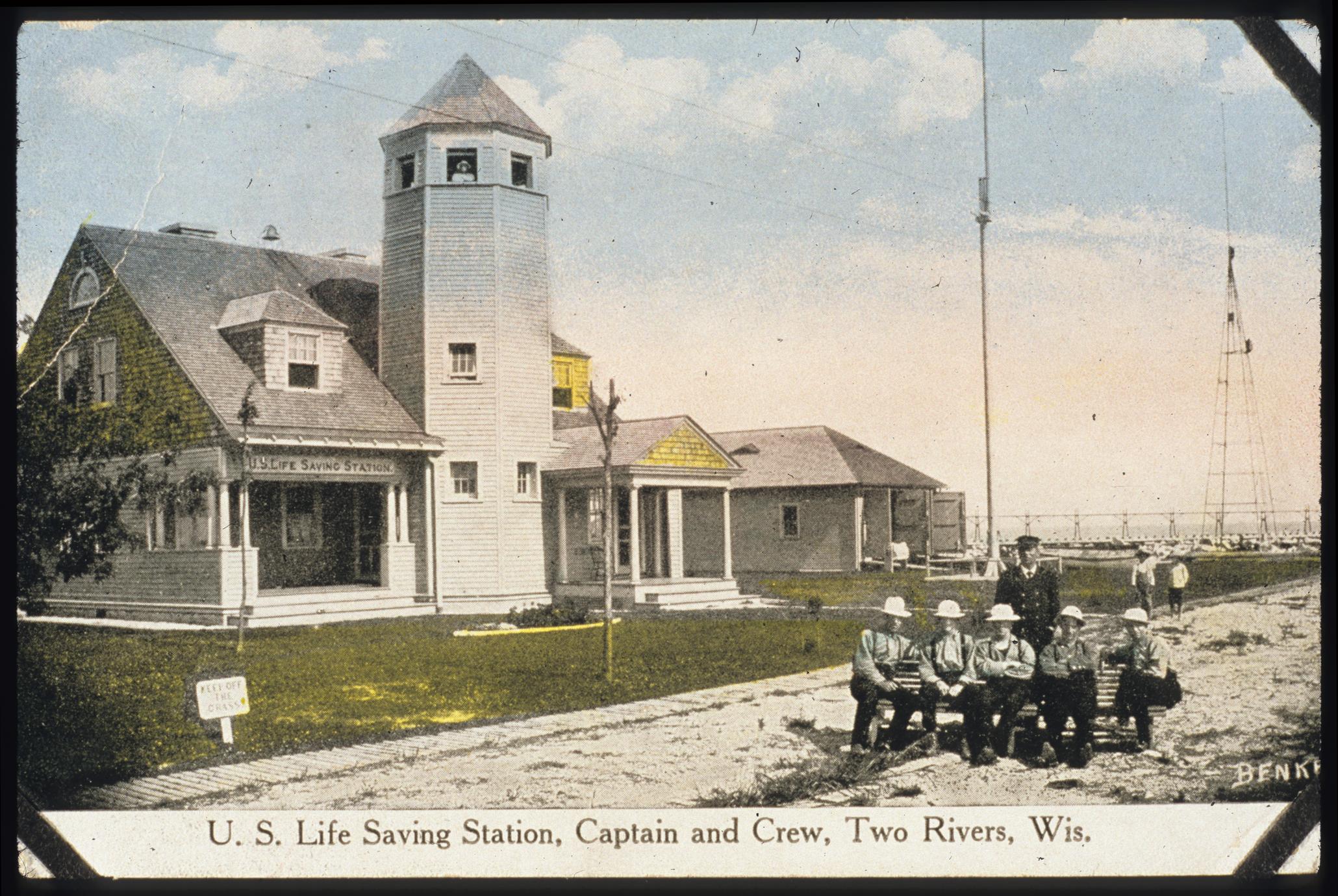 Two Rivers lighthouse - UWDC - UW-Madison Libraries