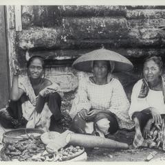Female Filipino vendors, early 1900s