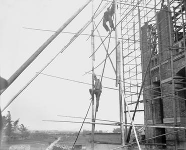 [Scaffolding at the Christian college in Canton 廣州]