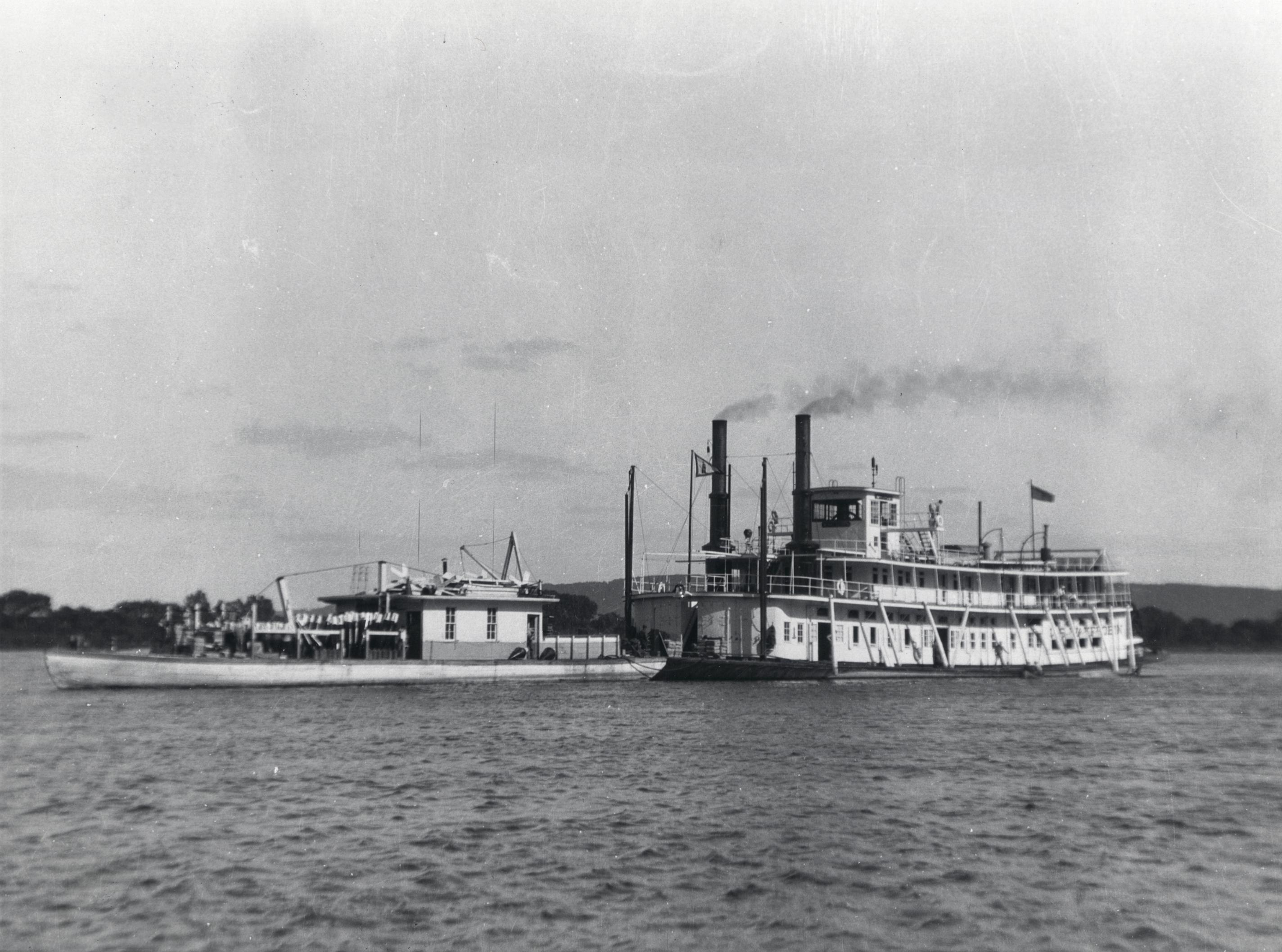 Two Rivers lighthouse - UWDC - UW-Madison Libraries