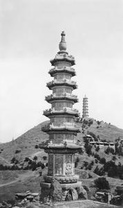 Huazanghai Ta (Huazanghai Pagoda) at Yuquan Shan (Jade Fountain Hill) 玉泉山.