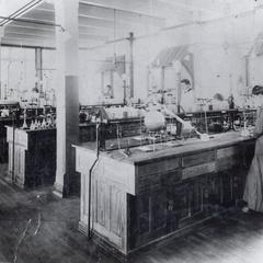 Women conducting chemistry experiment