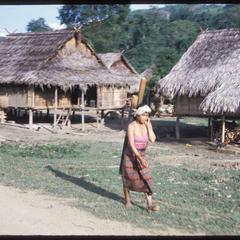 Muang Kasy : Kammu (Khmu') village resettled, with women