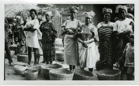 Kola traders at Oshu market