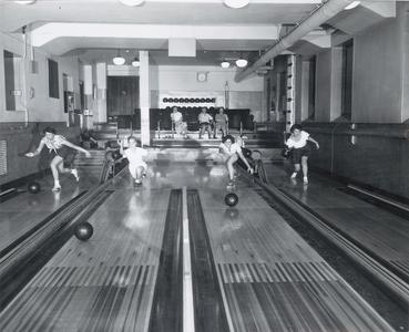 Women's bowling