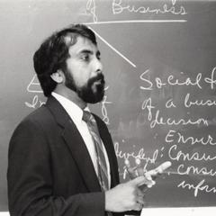 Economics professor Larry Gomes in class