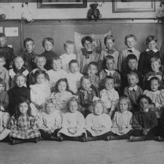 First grade class in 1908