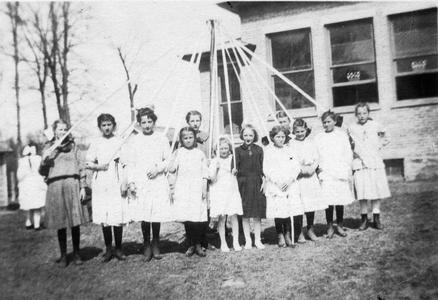 Woodland Dale School-Students with Maypole-Town of Stettin, Marathon County, WI