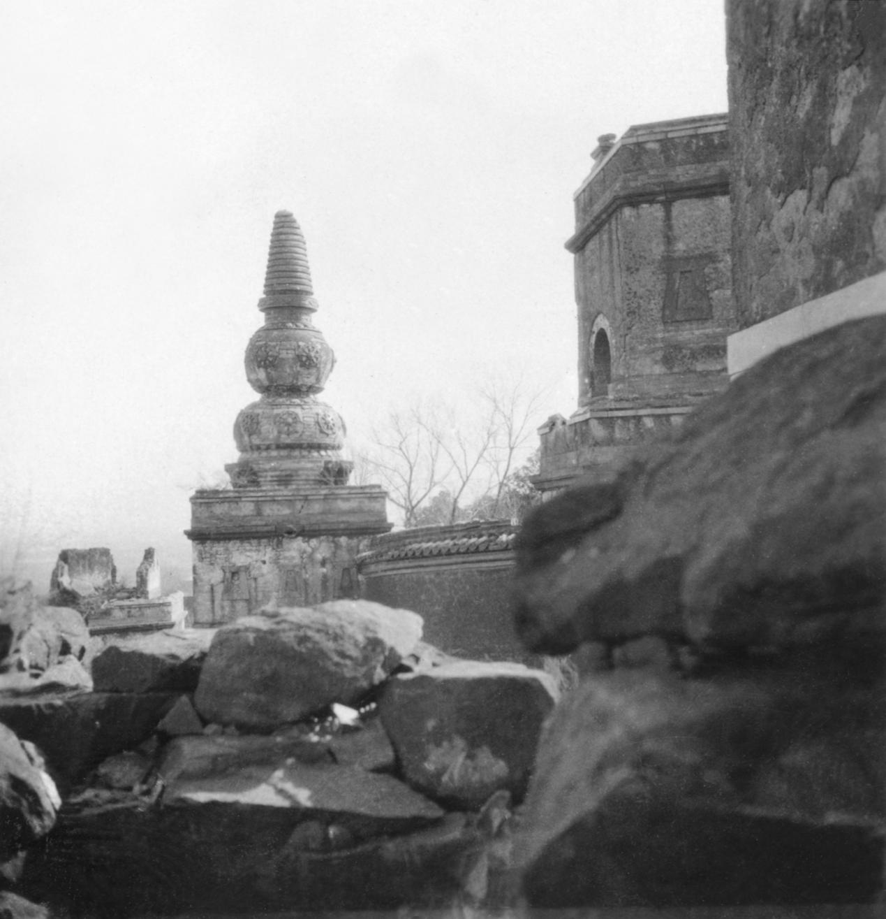 Destroyed stone stupa in Yihe Yuan (Summer Palace) 頤和園.