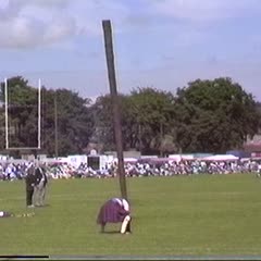 1988 Cupar Highland Games : tossing the caber (video)