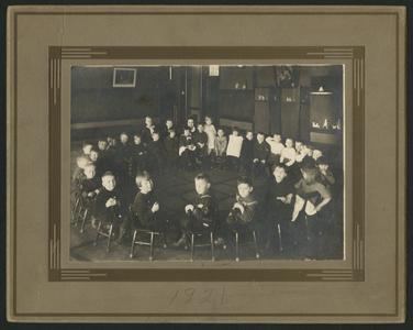 Elementary school classroom in 1921