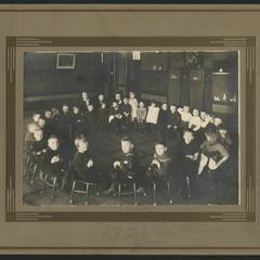 Elementary school classroom in 1921